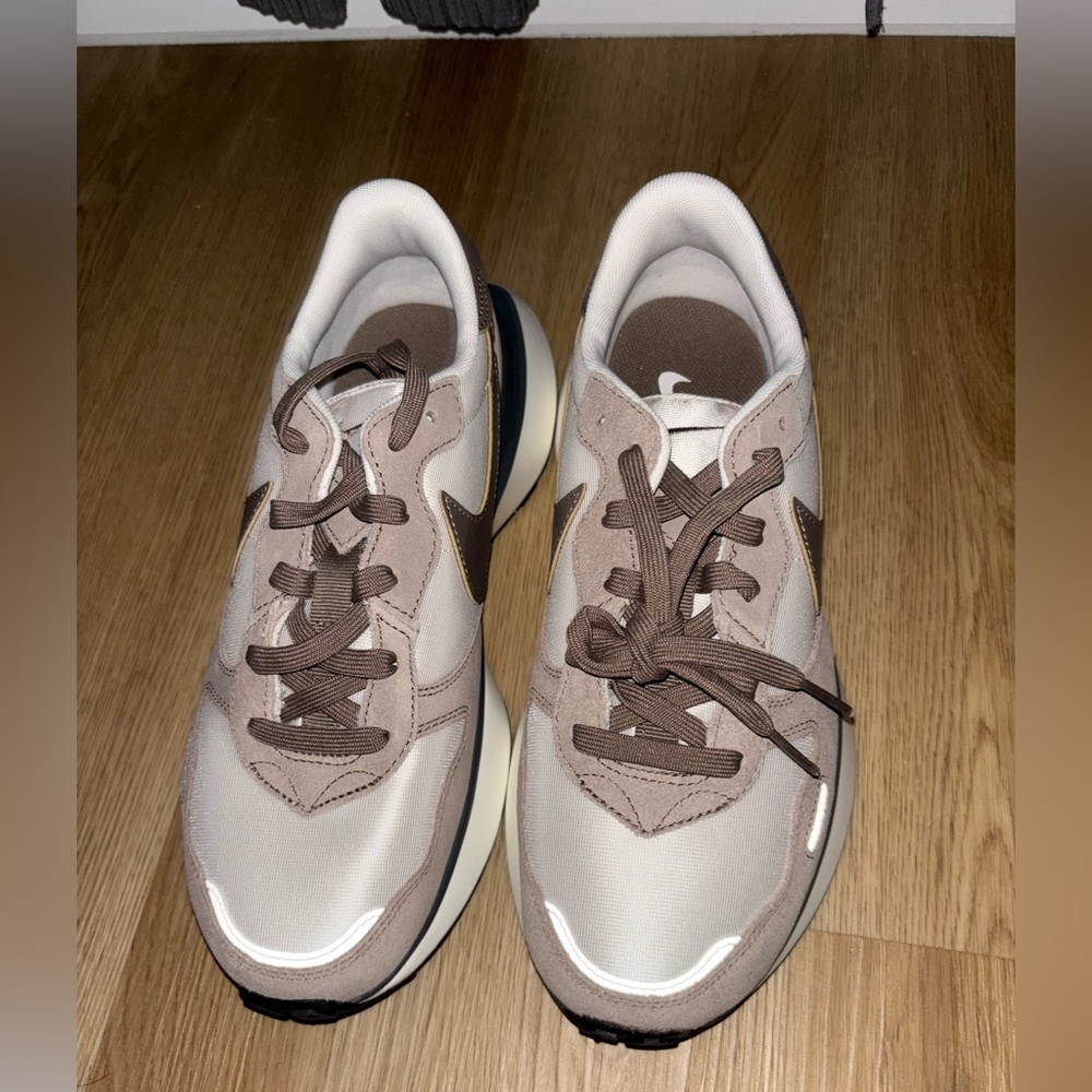 Sz. 10 Women’s Nike Phoenix Waffles - Picture 5 of 6